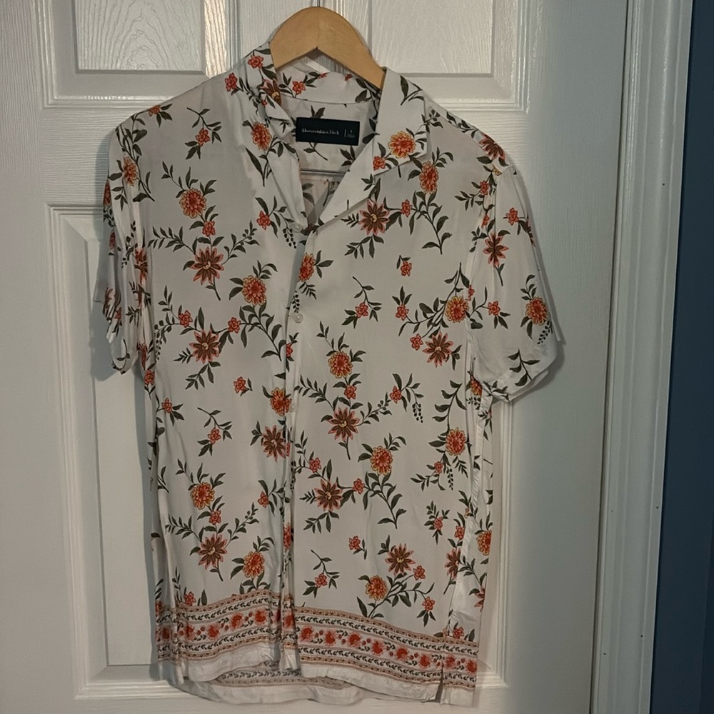 A&F Men’s White Floral Button Down